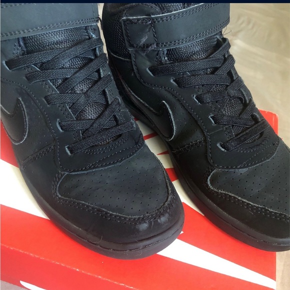 Nike (Kids) - Picture 6 of 9